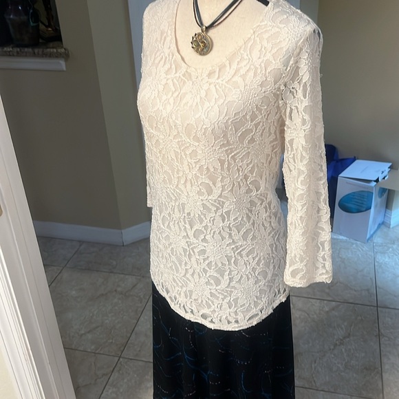 Chico’s size1=M 8-10 ecru lace top - Picture 2 of 5